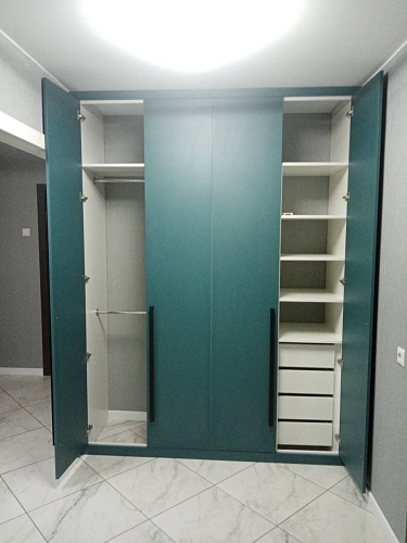 Шкаф распашной в прихожую